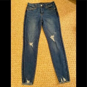 Judy Blue Distressed SlimFit Jeans